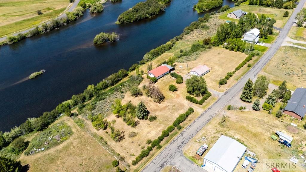 755 S River Road Property Photo 4
