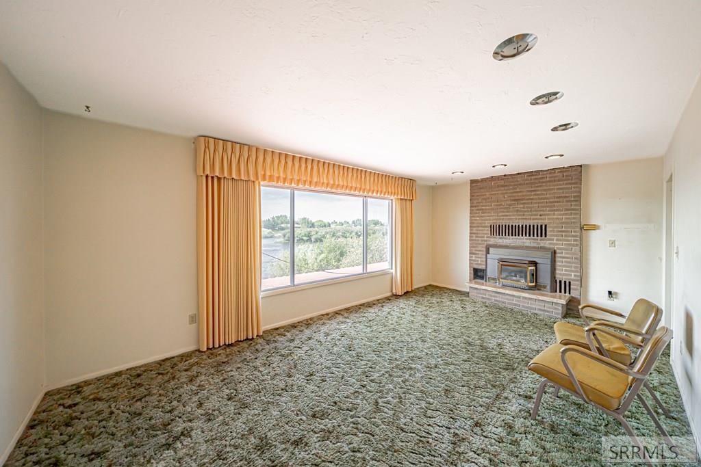 755 S River Road Property Photo 18