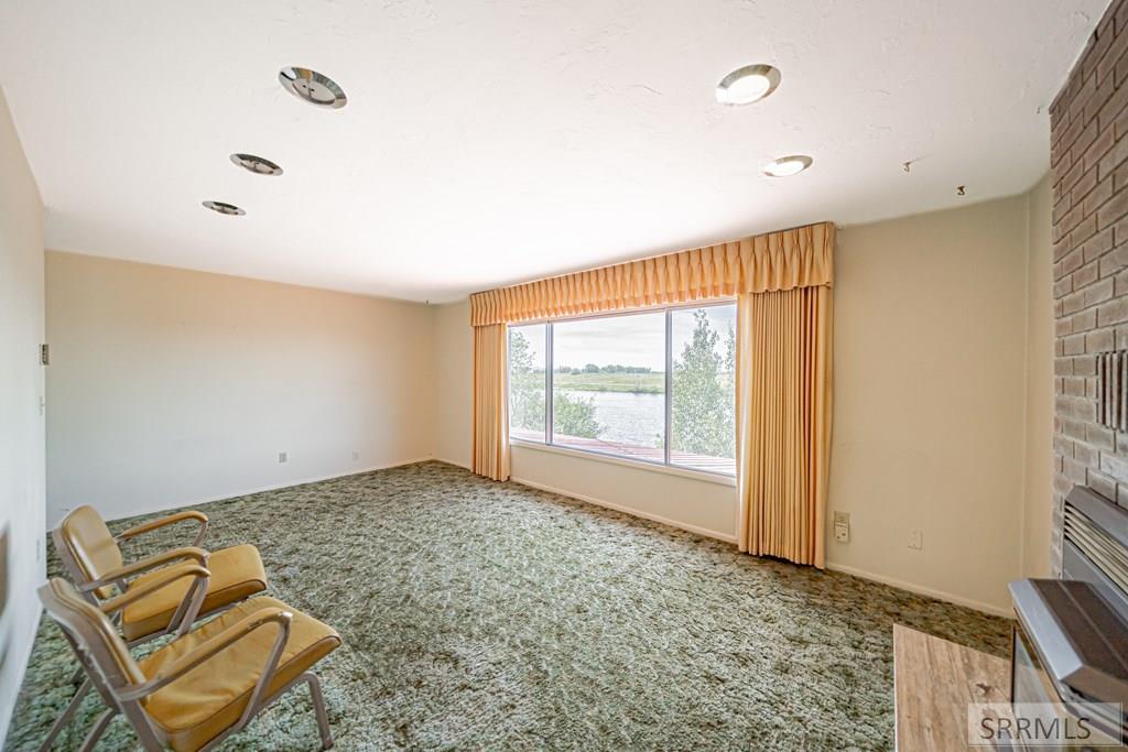 755 S River Road Property Photo 19