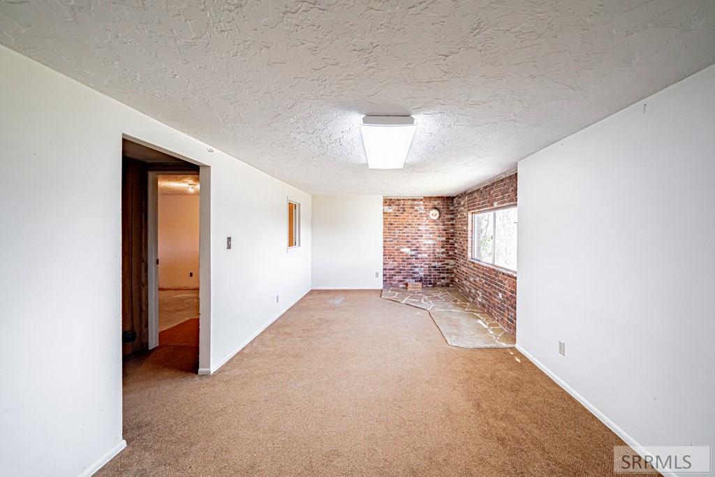 755 S River Road Property Photo 37