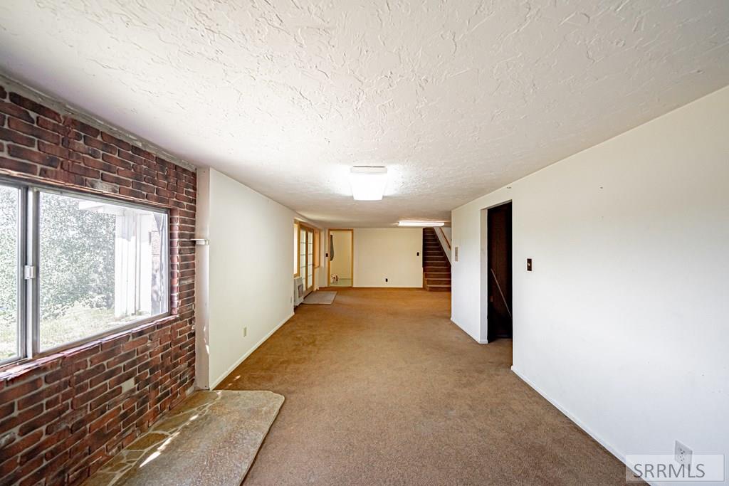 755 S River Road Property Photo 38