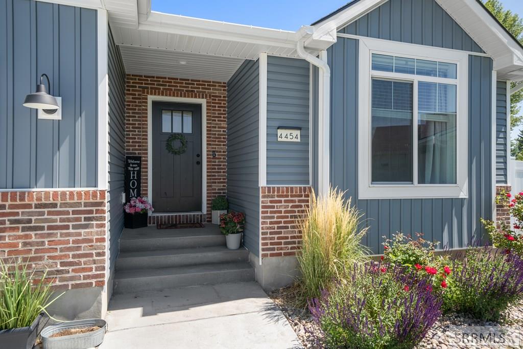 4454 E Tarrell Circle Property Photo 2
