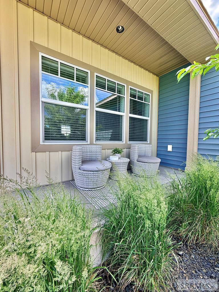 683 N 2876 East Property Photo 5