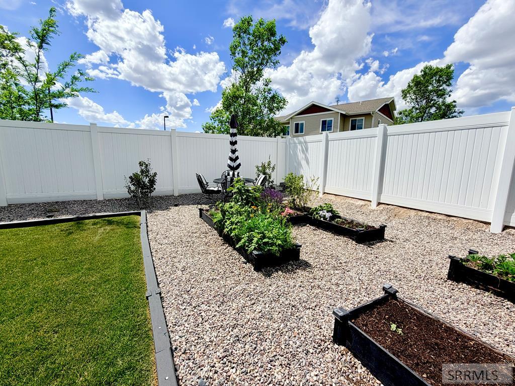 683 N 2876 East Property Photo 29