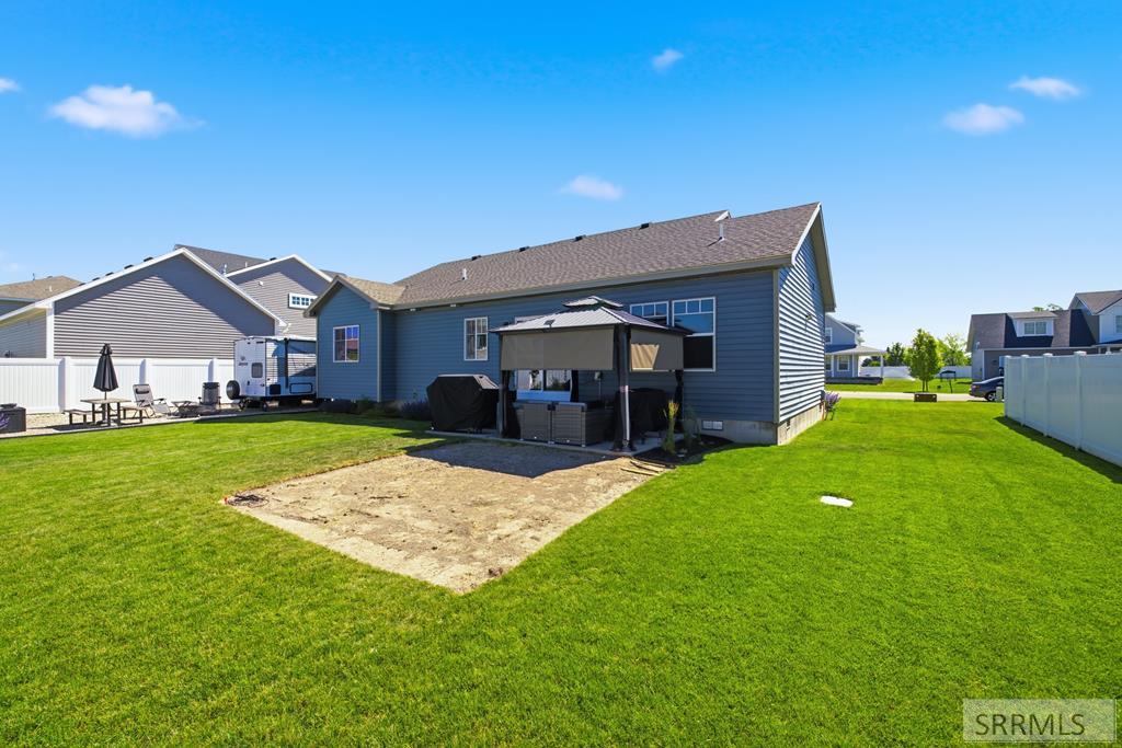 683 N 2876 East Property Photo 31