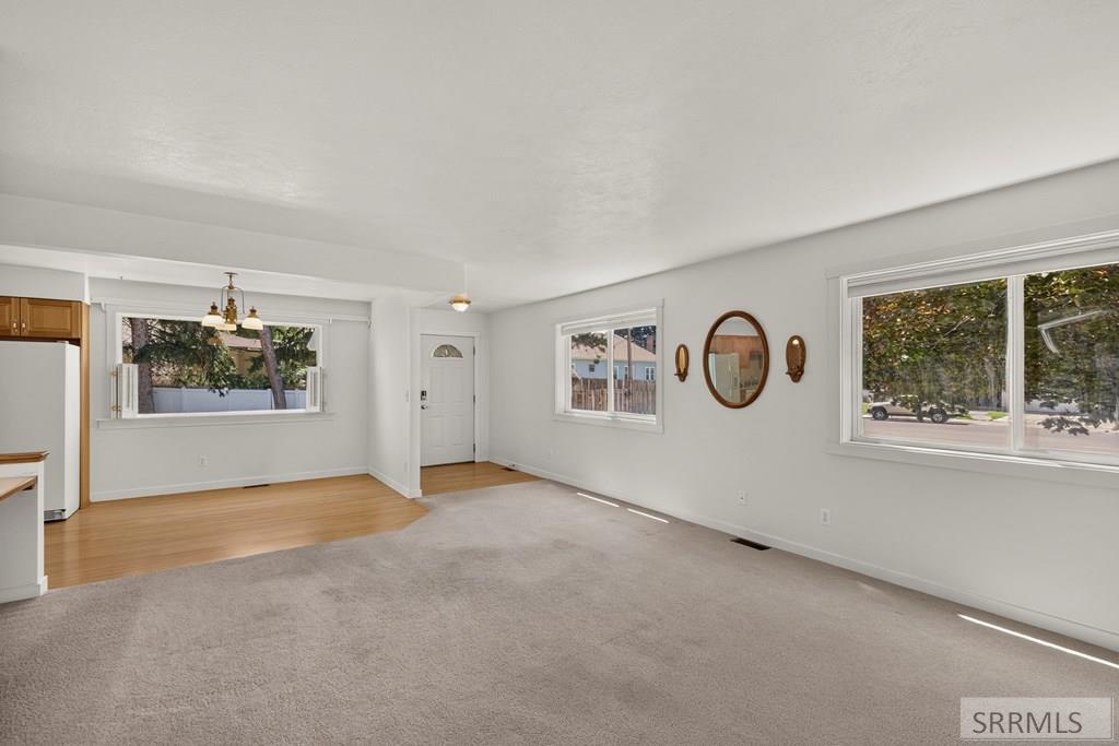 877 Flora Circle Property Photo 6