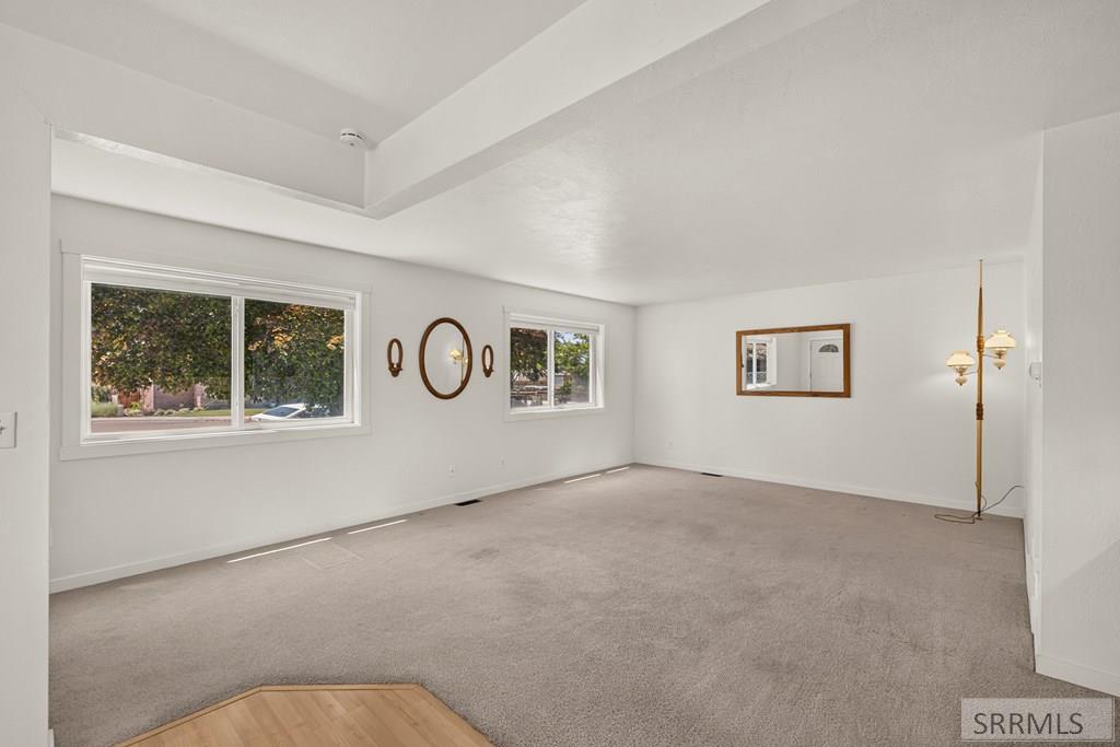 877 Flora Circle Property Photo 7