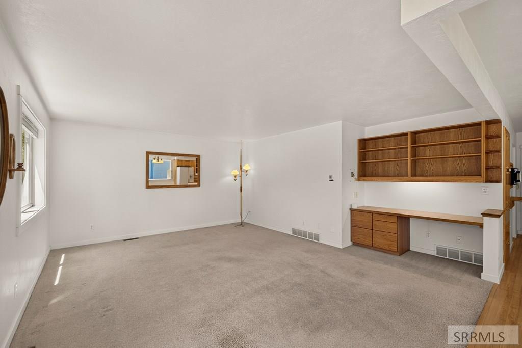 877 Flora Circle Property Photo 8