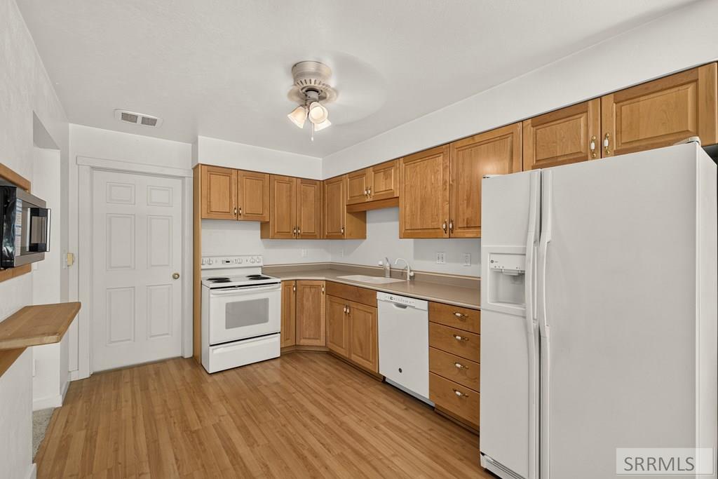 877 Flora Circle Property Photo 11
