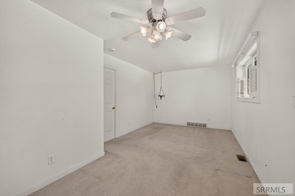 877 Flora Circle Property Photo 17