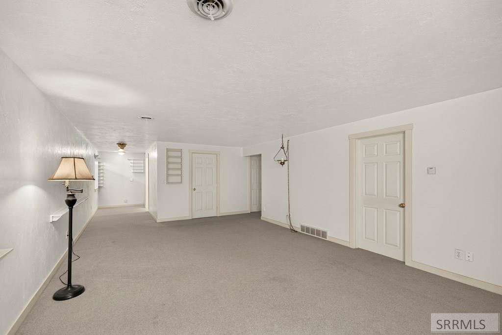 877 Flora Circle Property Photo 27