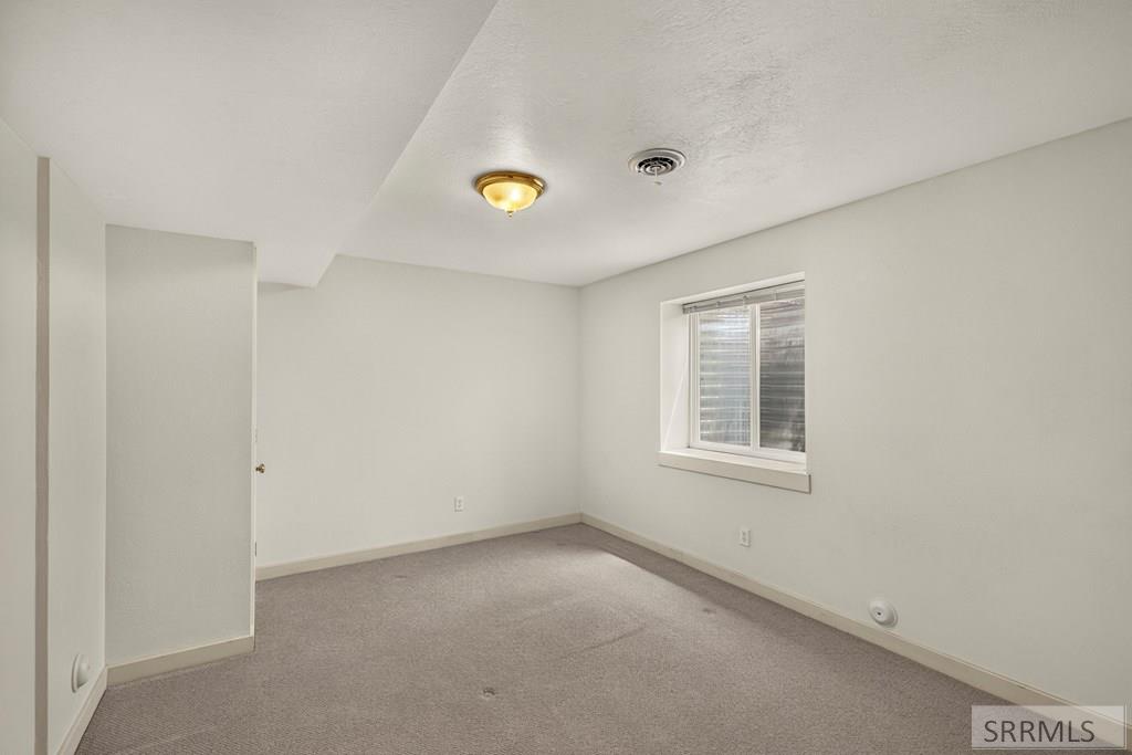 877 Flora Circle Property Photo 29