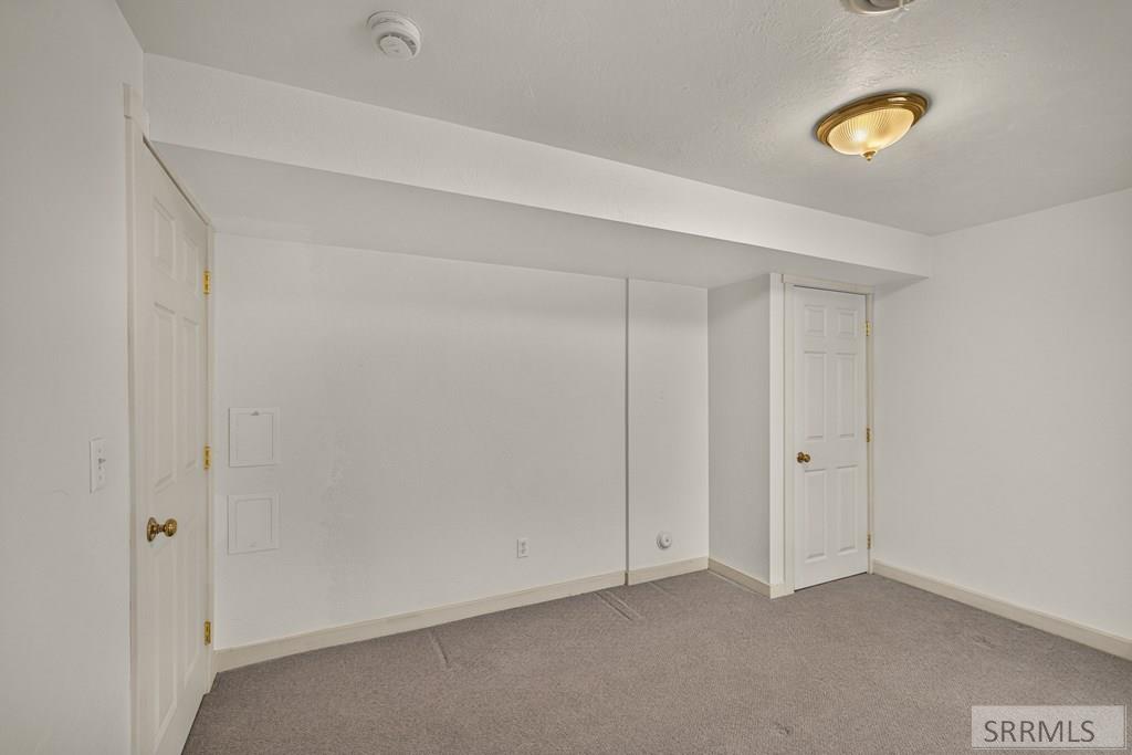 877 Flora Circle Property Photo 31