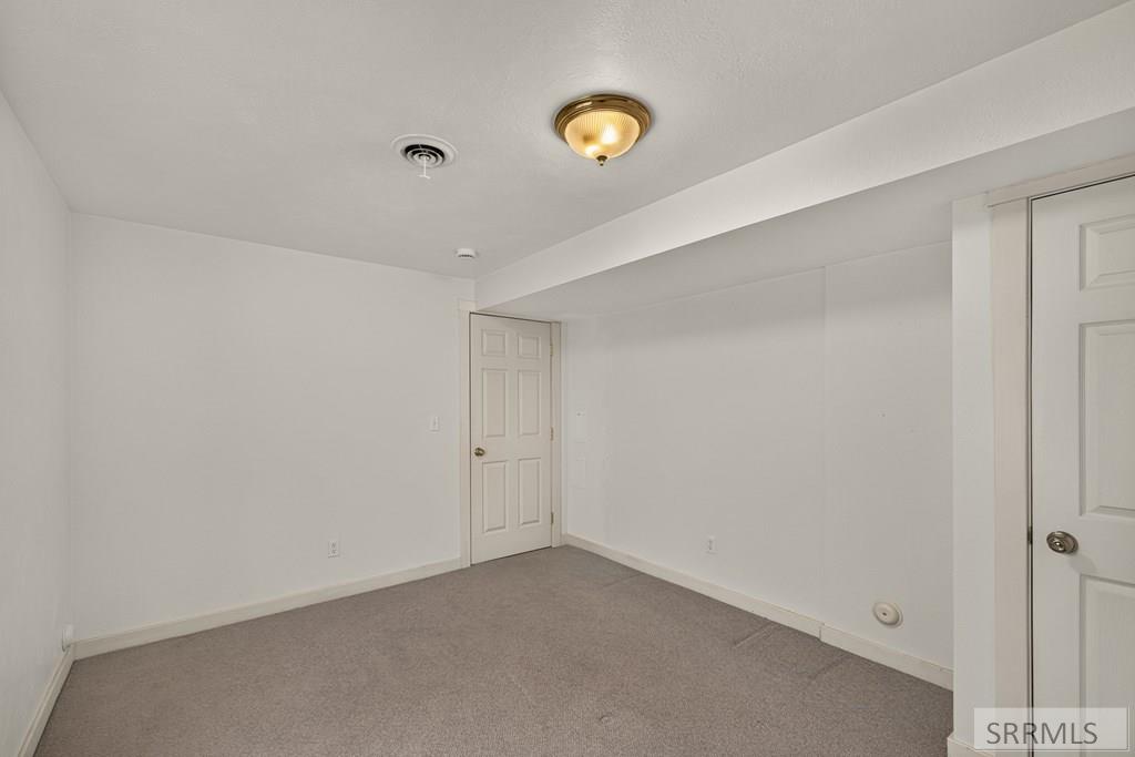 877 Flora Circle Property Photo 32