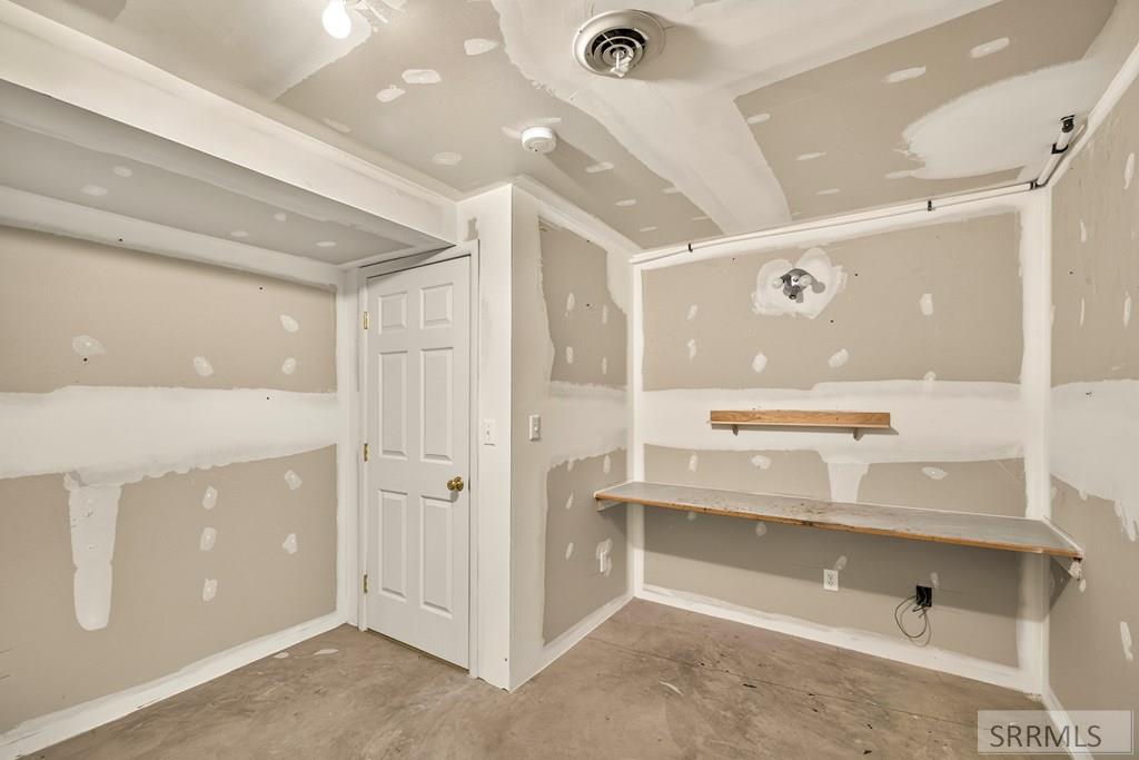 877 Flora Circle Property Photo 33