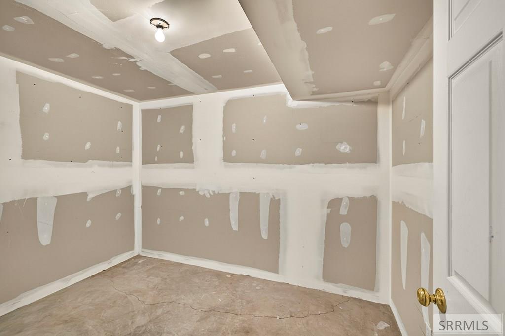 877 Flora Circle Property Photo 34