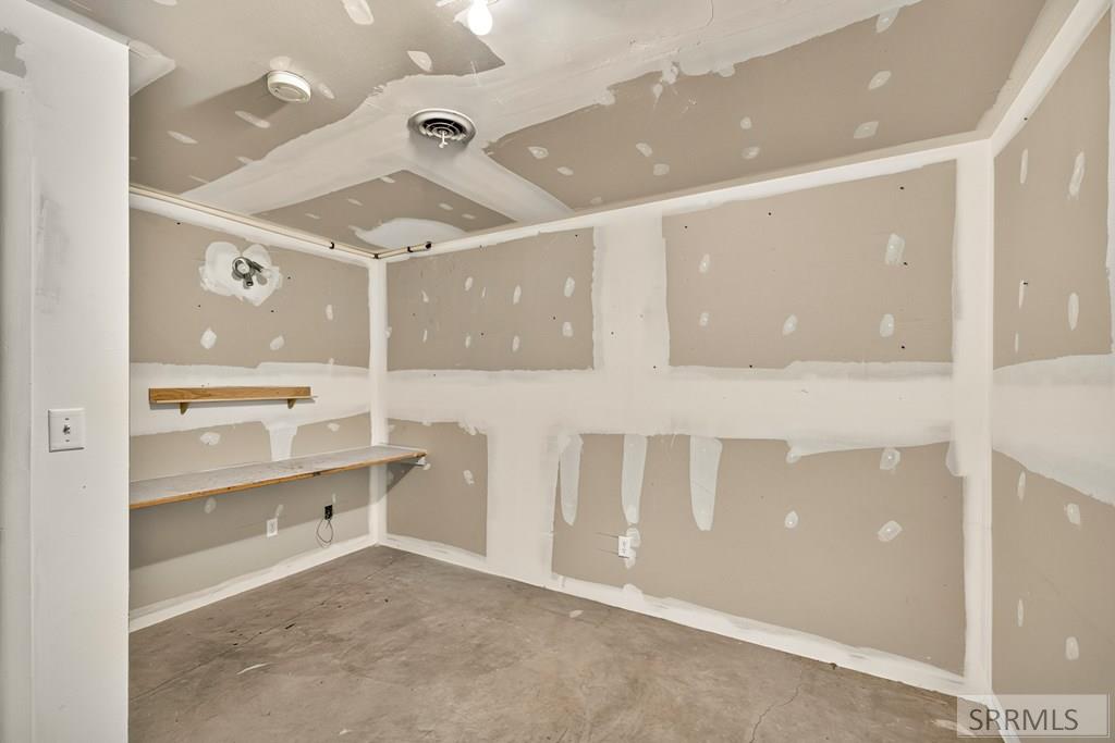 877 Flora Circle Property Photo 35