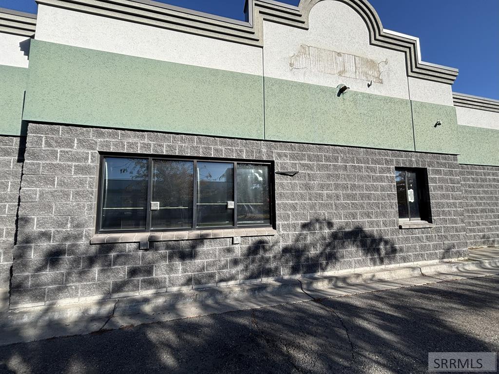 321 N 2nd E Property Photo 15