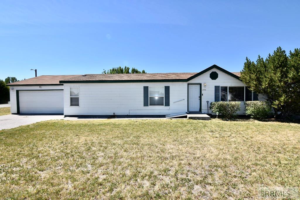 3796 E Greenwillow Lane Property Photo 1
