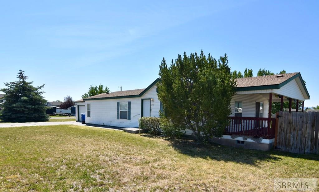 3796 E Greenwillow Lane Property Photo 4