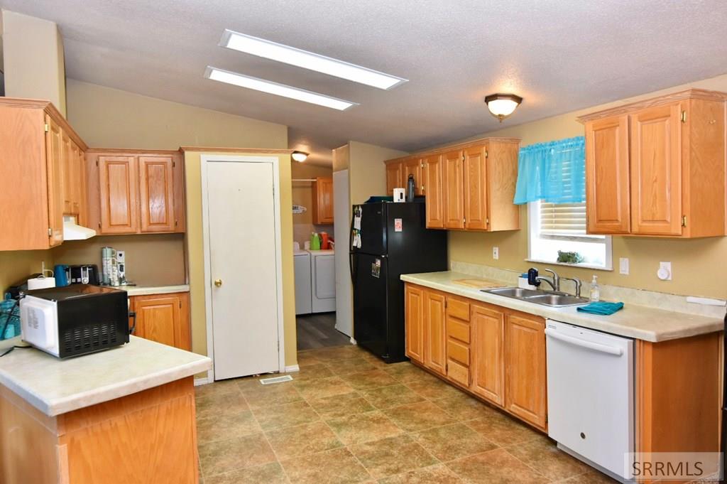 3796 E Greenwillow Lane Property Photo 7