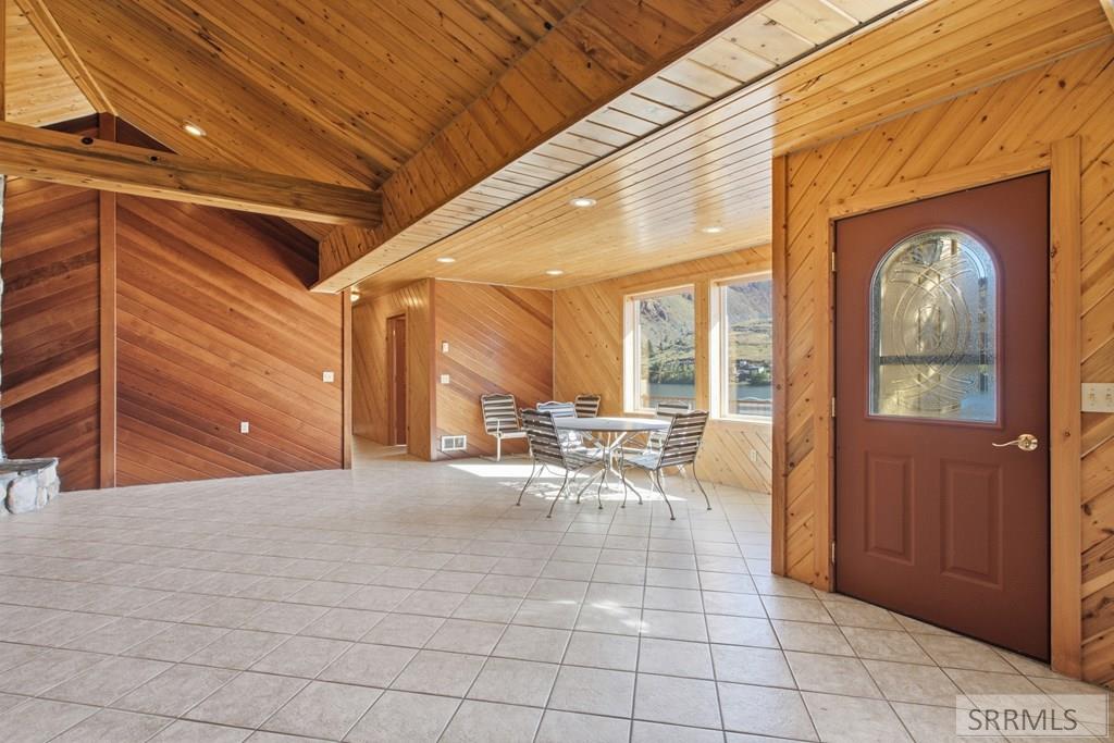 53 S Shoreline Drive Property Photo 12