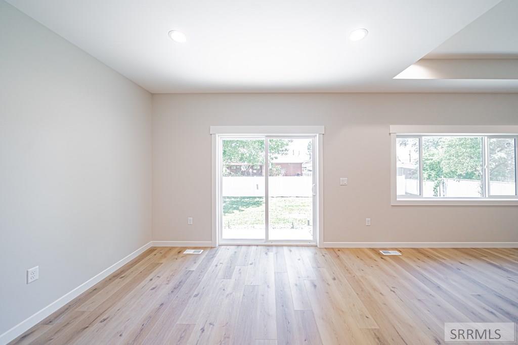 530 N State Street Property Photo 11