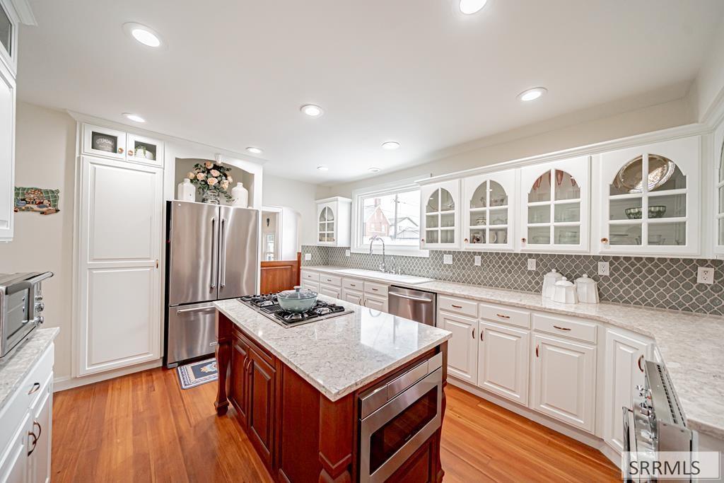 999 S Lee Avenue Property Photo 16