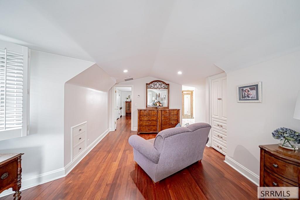 999 S Lee Avenue Property Photo 32