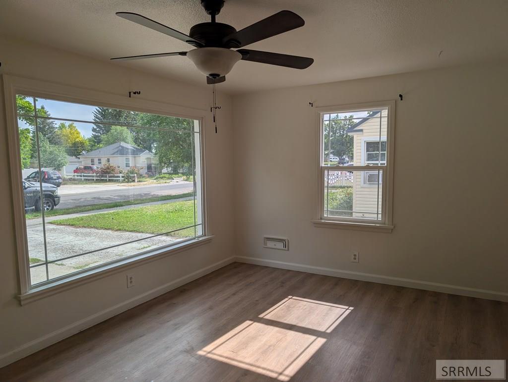 244 E 24th Street Property Photo 4