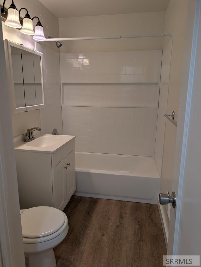 244 E 24th Street Property Photo 6