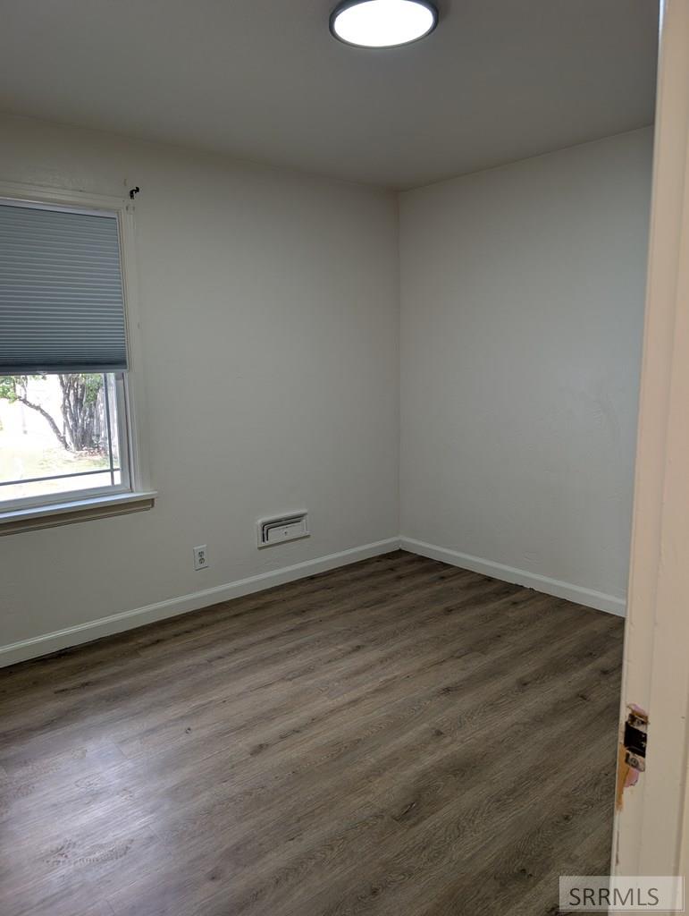 244 E 24th Street Property Photo 8