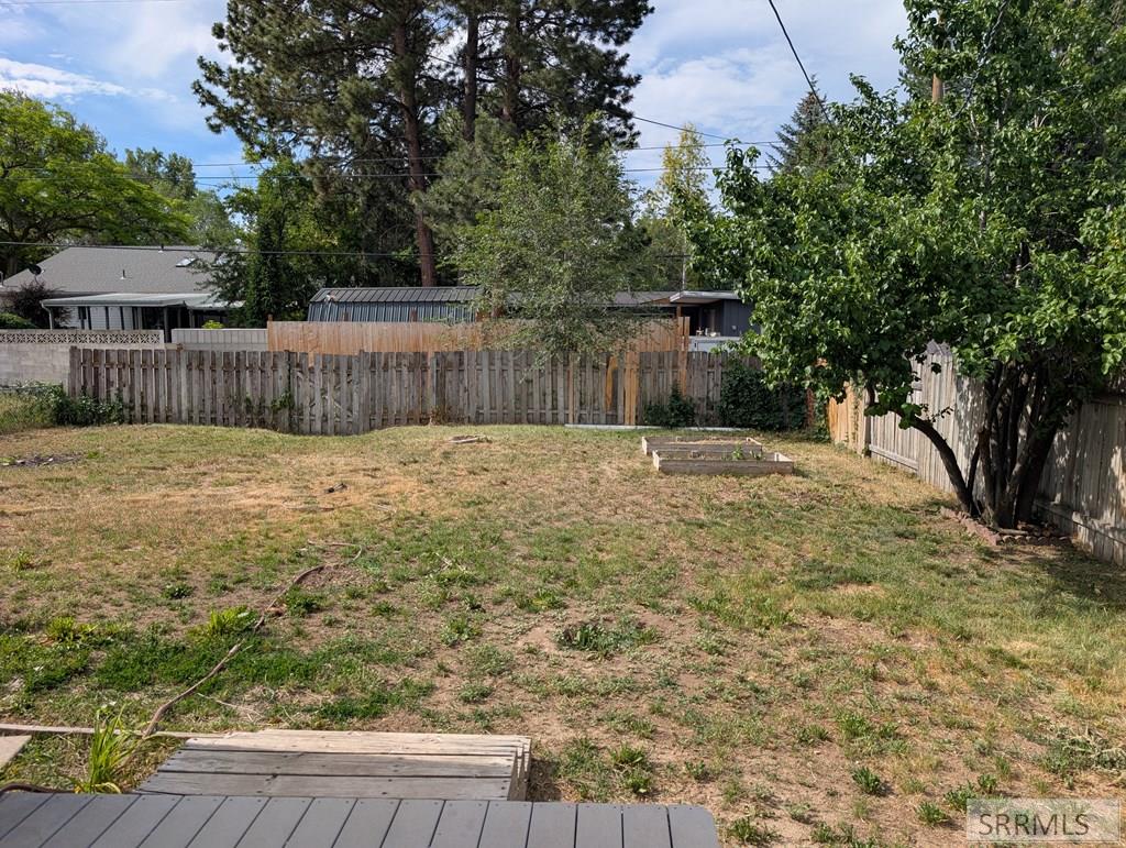 244 E 24th Street Property Photo 19