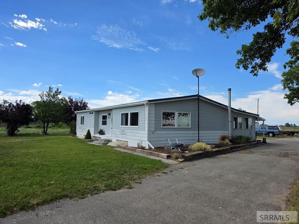 858 E 1000 N Property Photo 3
