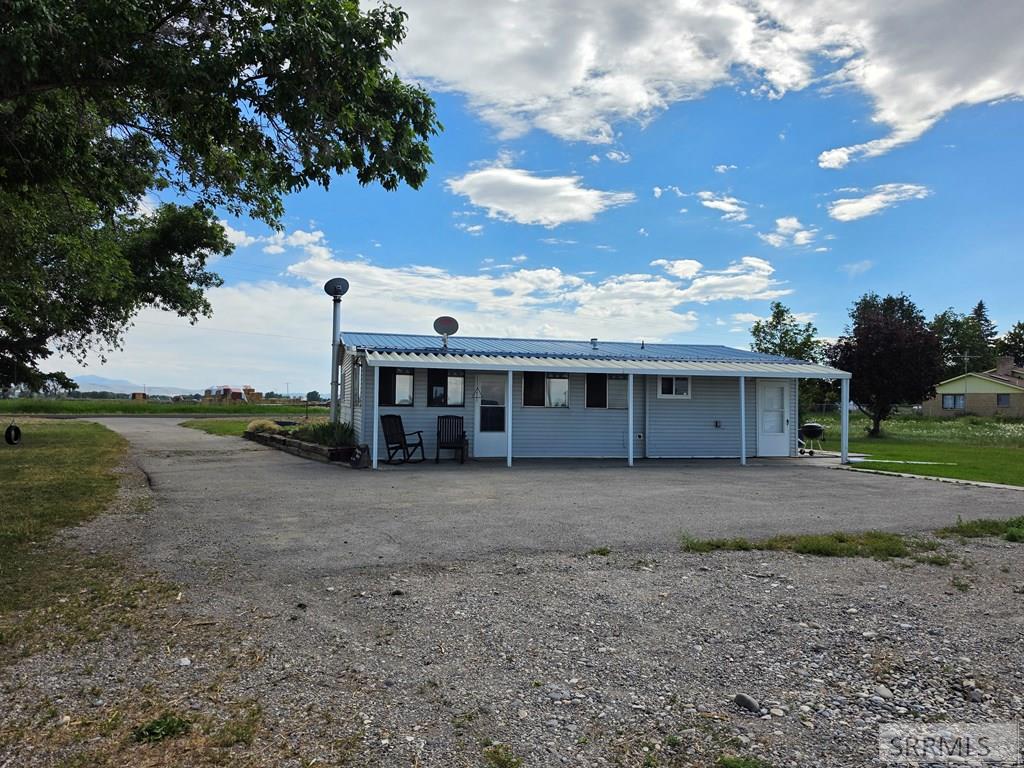 858 E 1000 N Property Photo 5