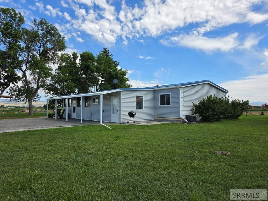 858 E 1000 N Property Photo 6