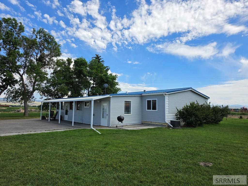 858 E 1000 N Property Photo 7
