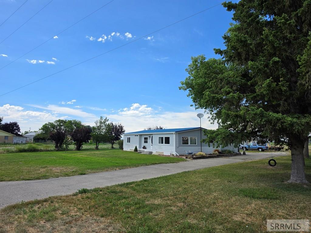 858 E 1000 N Property Photo 10