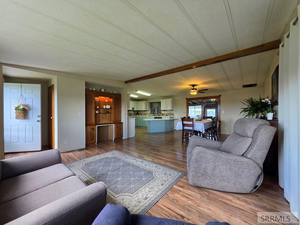 858 E 1000 N Property Photo 12