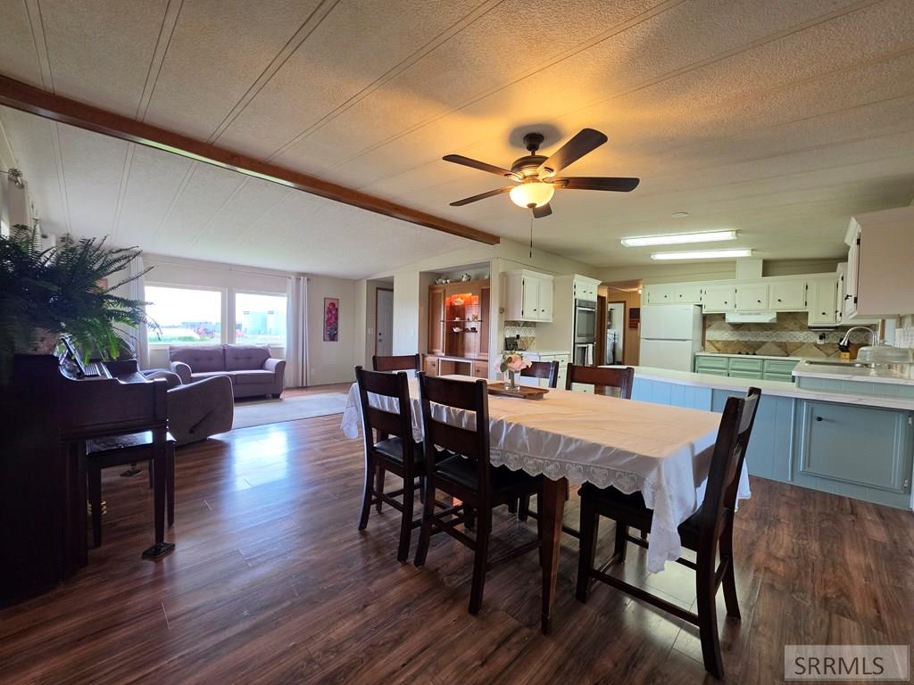 858 E 1000 N Property Photo 13