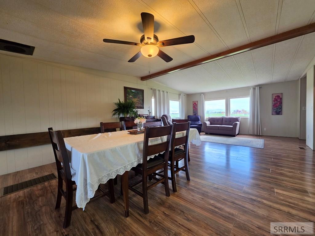 858 E 1000 N Property Photo 14