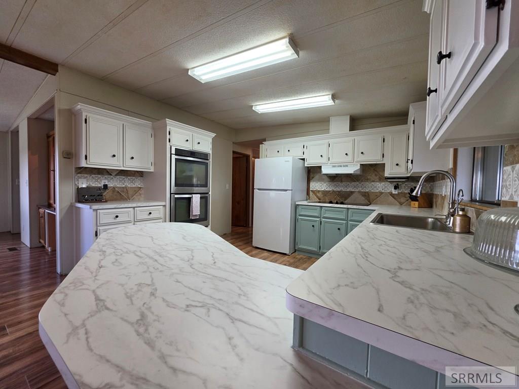 858 E 1000 N Property Photo 15