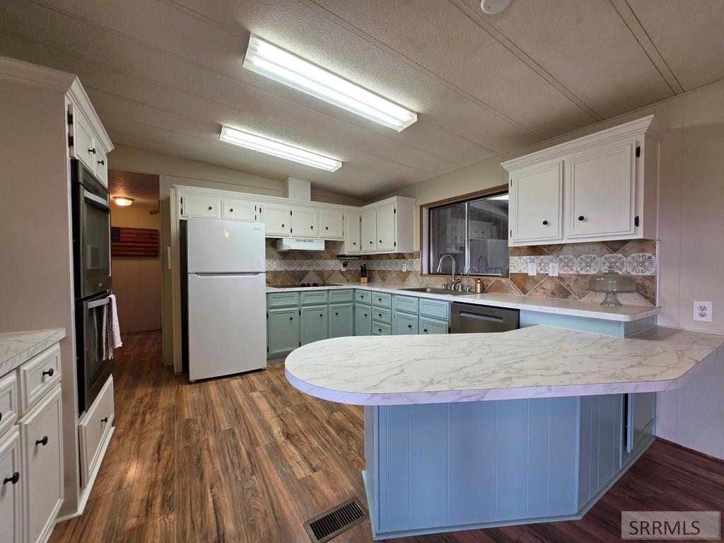 858 E 1000 N Property Photo 16