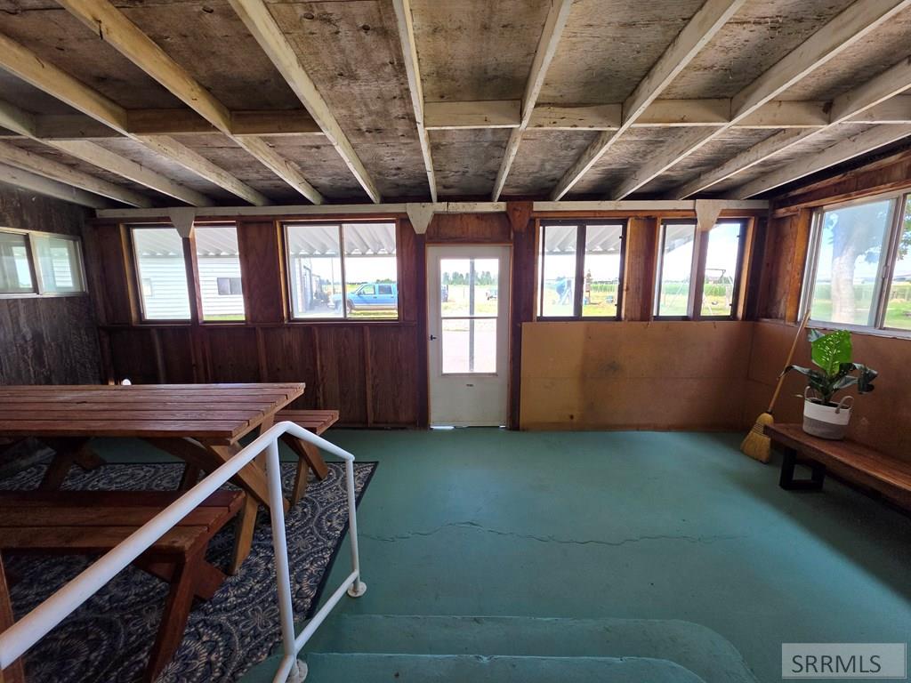 858 E 1000 N Property Photo 21