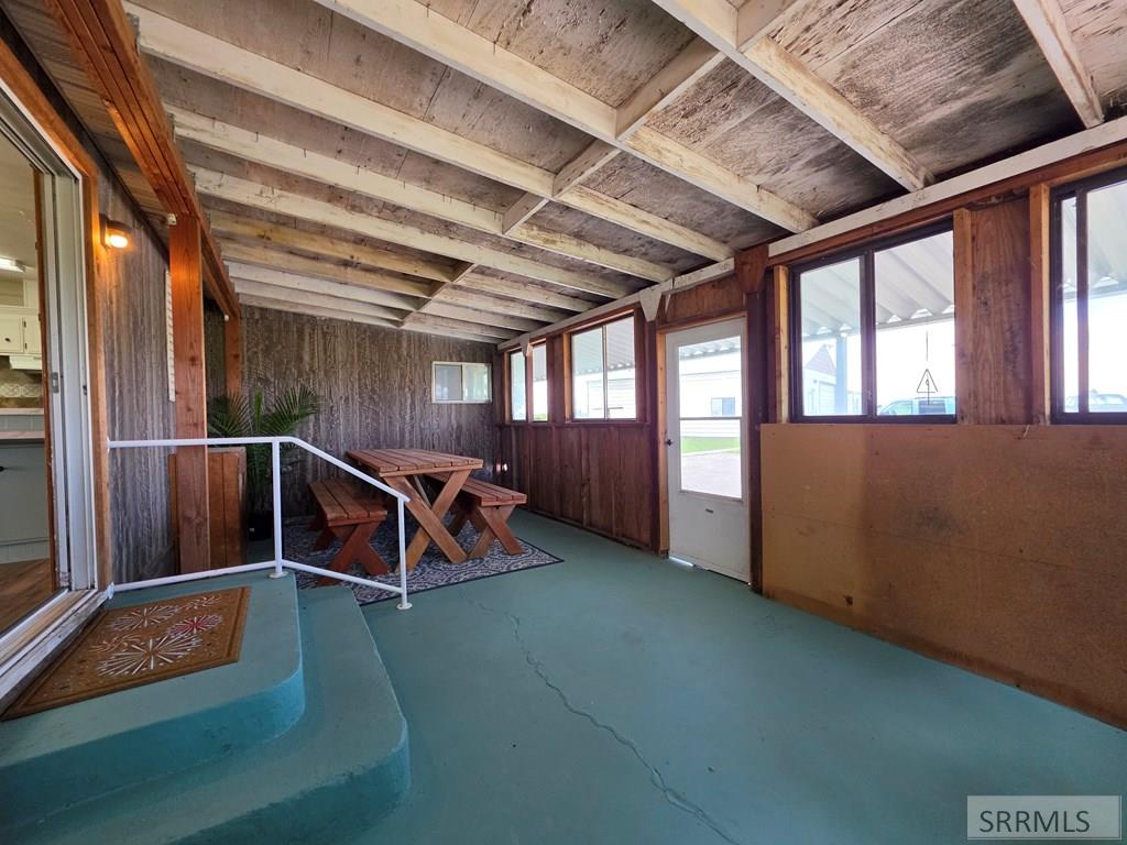 858 E 1000 N Property Photo 22