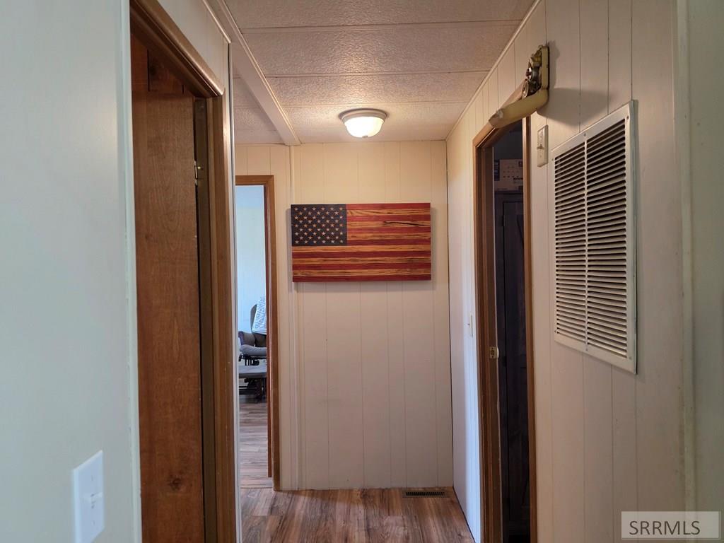 858 E 1000 N Property Photo 25