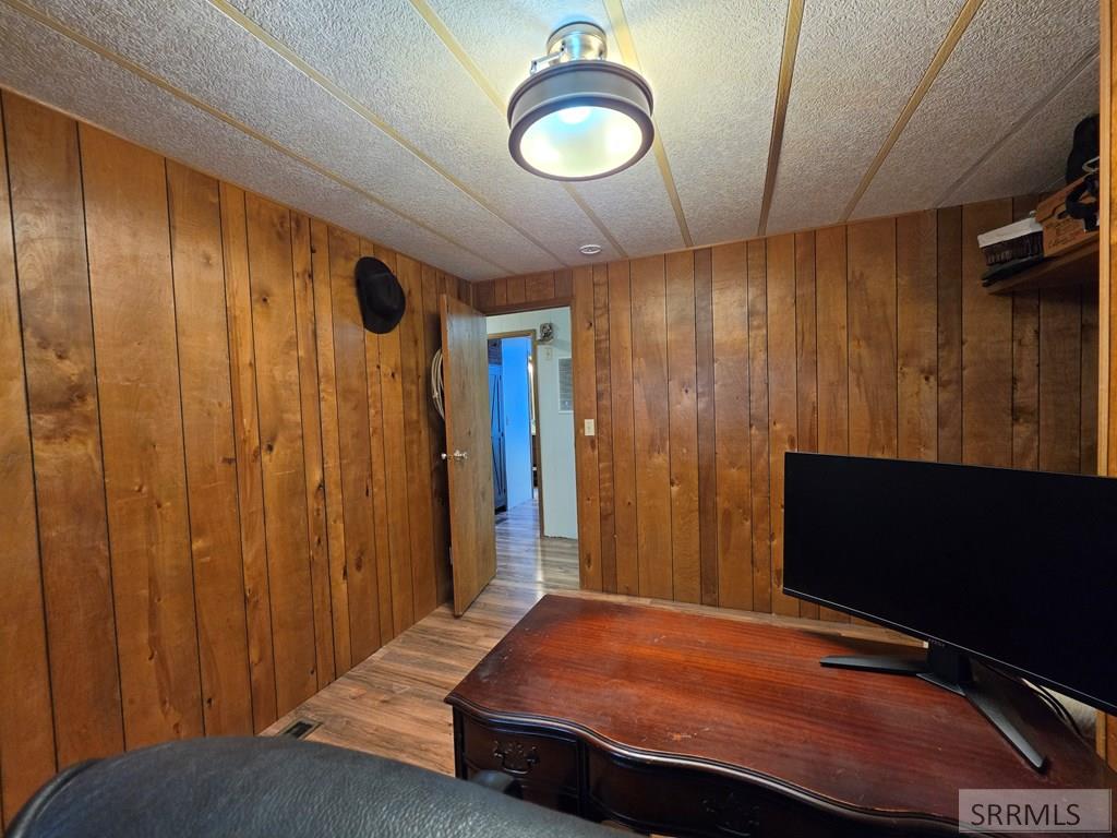 858 E 1000 N Property Photo 27