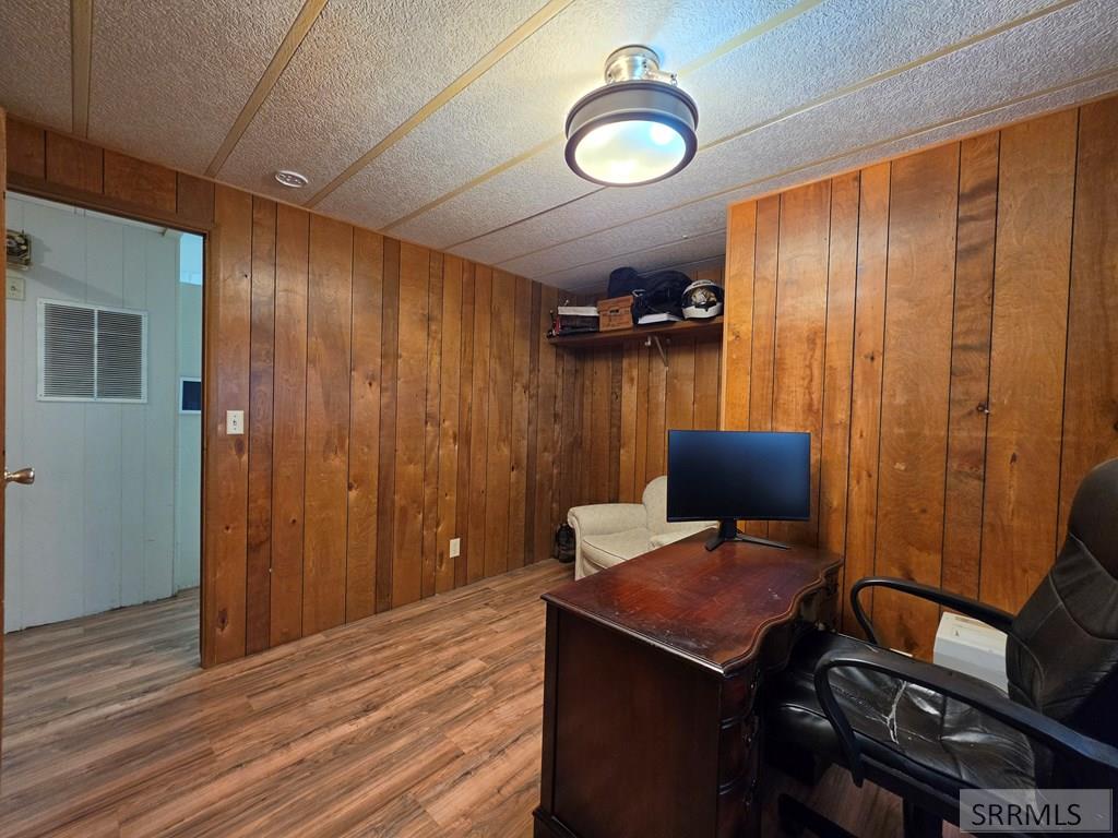 858 E 1000 N Property Photo 28