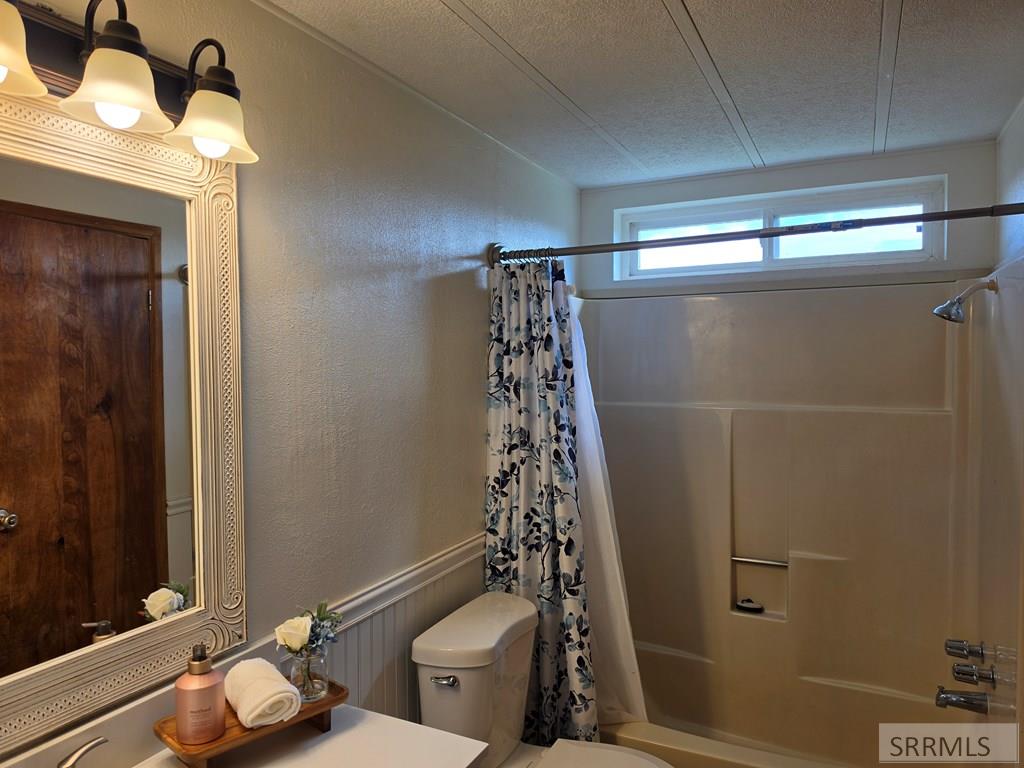 858 E 1000 N Property Photo 29