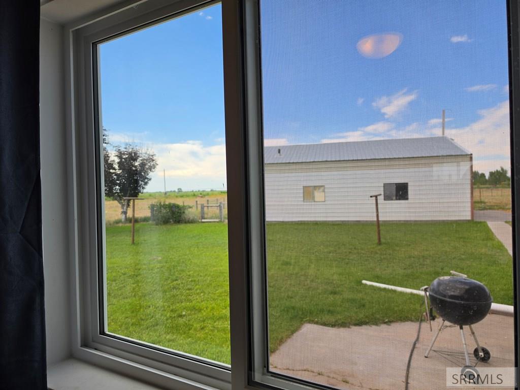 858 E 1000 N Property Photo 35